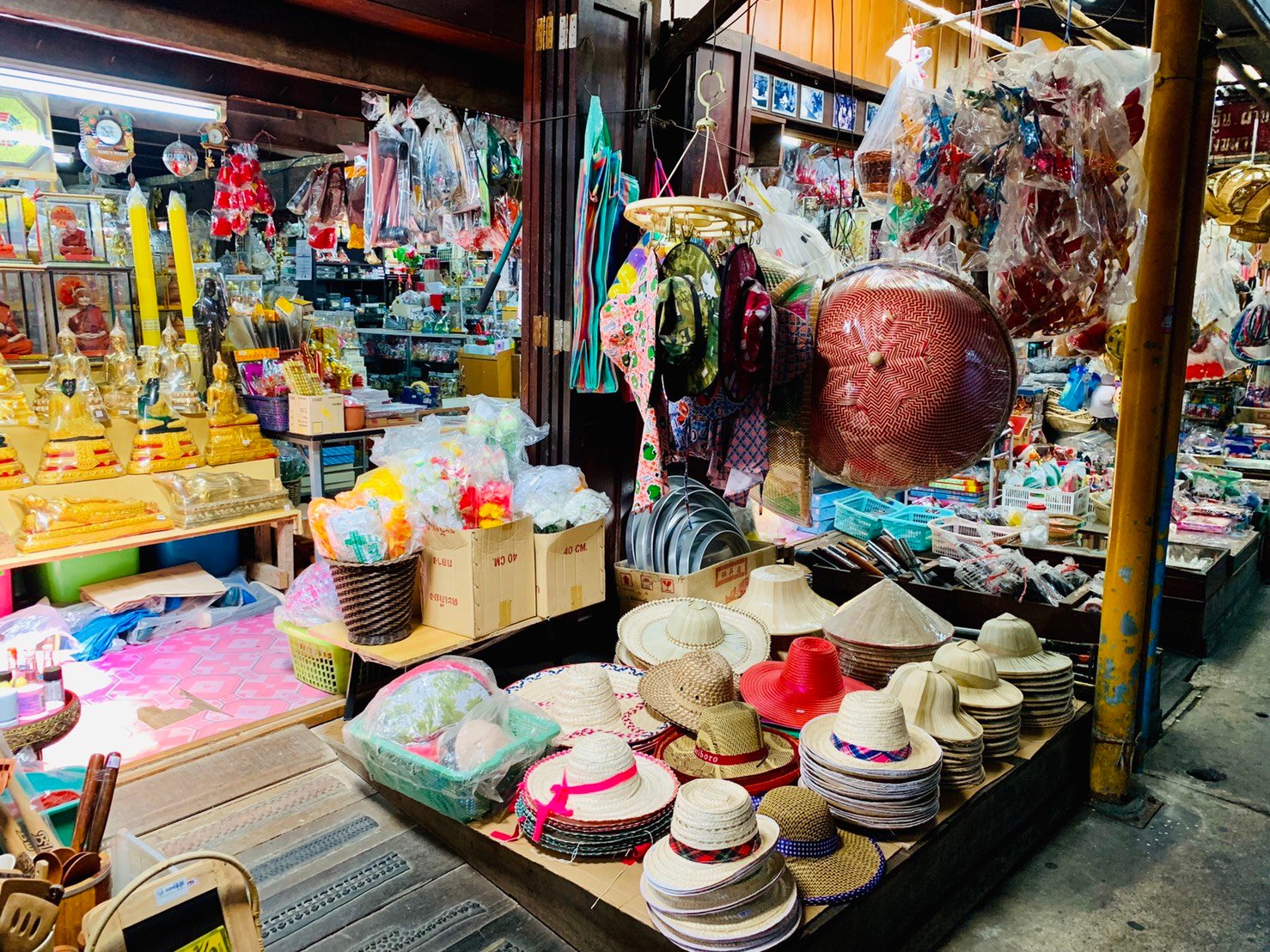 ตลาดเก่าริมน้ำเจ้าพระยา.jpg