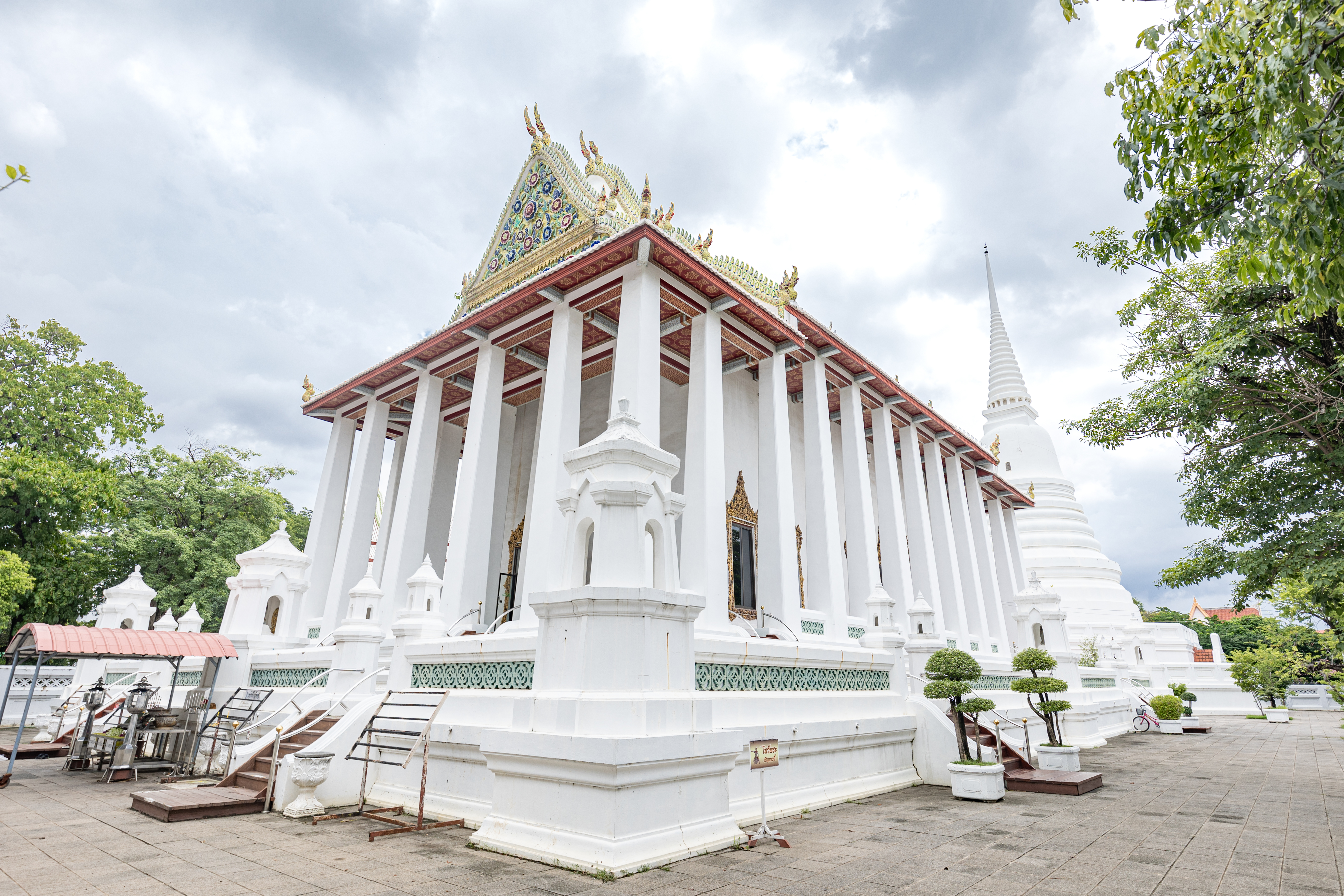 วัดเฉลิมพระเกียรติวรวิหาร.jpg
